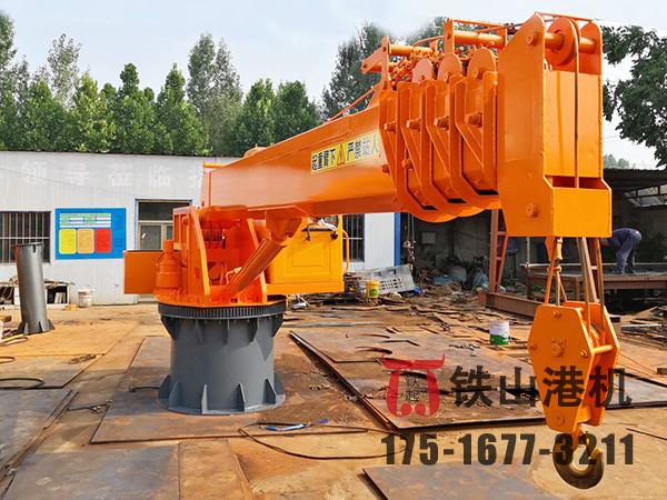 江西新余甲板起重機廠家船用起重機如何進(jìn)行裝卸貨物？